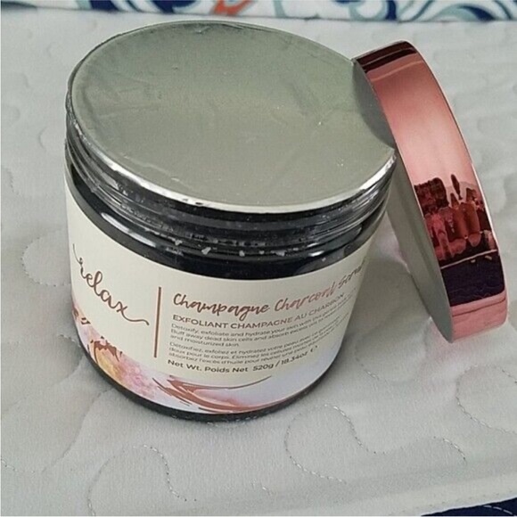 Manna Kadar Sea Minerals Champagne Charcoal Scrub - Picture 4 of 4